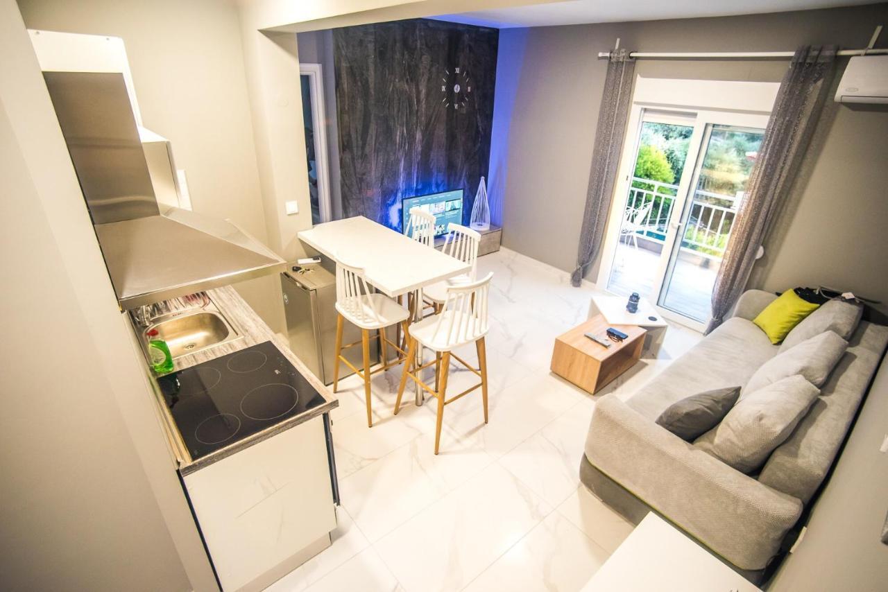 Diamond Lux Apartment PalaiónTsiflíkion Exteriör bild